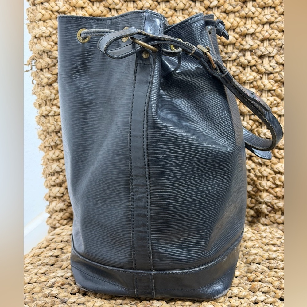 Louis Vuitton‎ Epi Noé Bucket Bag in Noir Black GM - Picture 4 of 14